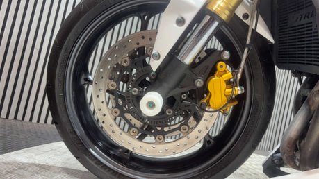 Triumph Street Triple 2014 27K NEW MOT SERVICED SCORPION EXHAUST NAKED 675CC TRIPLE 42