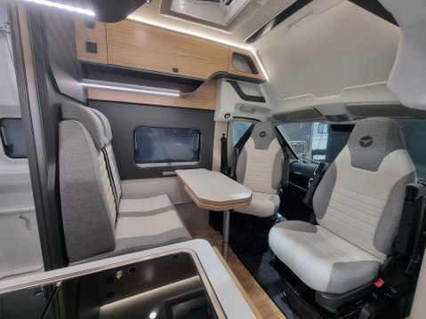 Pilote V633M Evidence 2026 MODEL SHOW VAN 6