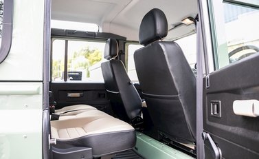 Land Rover Defender 110 Heritage Station Wagon 15