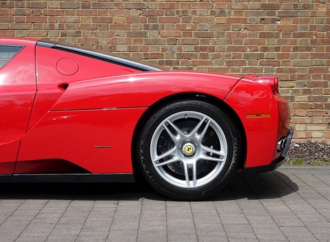 Ferrari Enzo 16