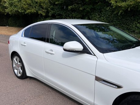 Jaguar XE 2.0i Portfolio Auto AWD Euro 6 (s/s) 4dr 9