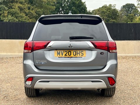 Mitsubishi Outlander PHEV EXCEED 9