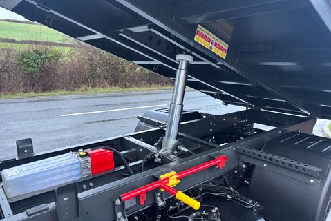 Mitsubishi Canter 3C13 25 Single Cab Tipper 8