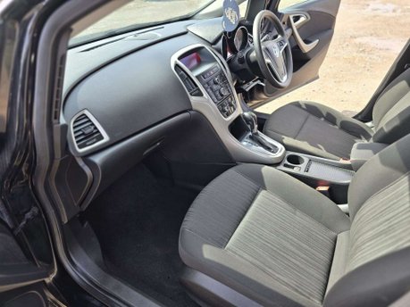 Vauxhall Astra 1.6 16v Exclusiv Hatchback 5dr Petrol Auto Euro 5 (115 ps) 35