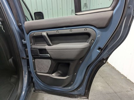 Land Rover Defender 2.0 Defender S D Auto 4WD 5dr 62