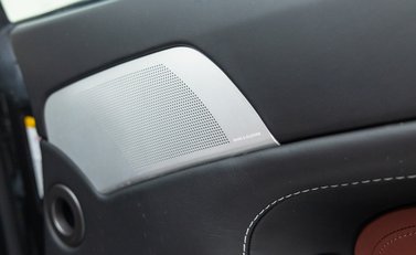 Aston Martin V12 Vantage ROADSTER 37