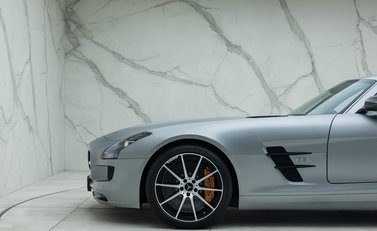 Mercedes-Benz SLS AMG GT 34