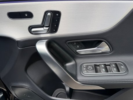 Mercedes-Benz A Class AMG A 35 4MATIC PREMIUM PLUS MHEV 33