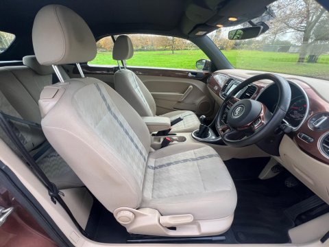 Volkswagen Beetle DESIGN TSI BLUEMOTION TECHNOLOGY 23