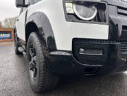Land Rover Defender 90 D200 Hard Top MHEV 21