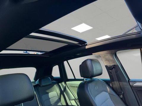 Volkswagen Tiguan 2.0 TDI R-Line DSG 4Motion Euro 6 (s/s) 5dr 3