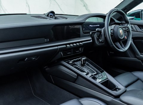 Porsche 911 Carrera GTS (992.2) 22