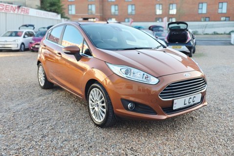 Ford Fiesta TITANIUM.. AUTOMATIC.. 6 SERVICES.. £35 ROAD TAX.. STUNNING EXAMPLE 2