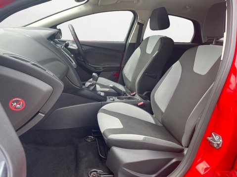 Ford Focus 1.0T EcoBoost Zetec Euro 5 (s/s) 5dr 14