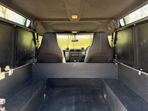 Land Rover Defender 2.2 Defender 90 XS Hard Top TD 4WD 35