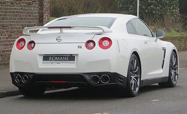 Nissan GT-R Premium Edition 4