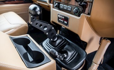 Land Rover Defender 90 XS Bowler 19