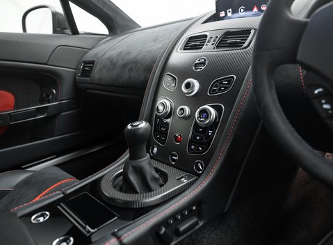 Aston Martin V12 Vantage S 23