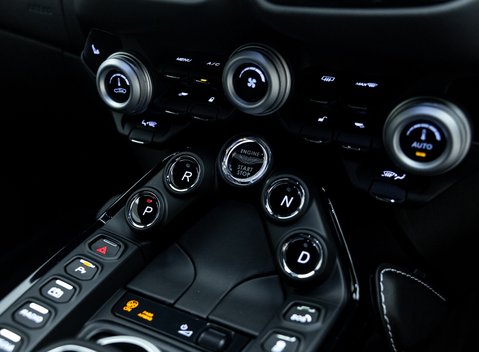 Aston Martin Vantage V8 25