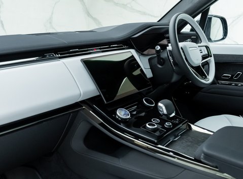 Land Rover Range Rover Sport P530 First Edition 17