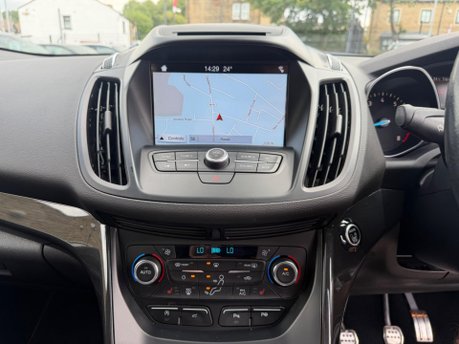 Ford Kuga ST-LINE X 17