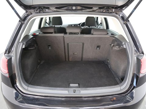 Volkswagen Golf 35.8kWh e-Golf Auto 5dr 25