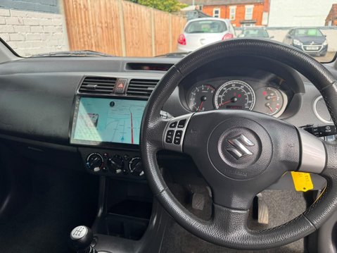 Suzuki Swift 1.3 SZ2 3dr 29