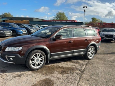 Volvo XC70 2.4 XC70 SE Luxury D5 AWD Auto 4WD 5dr 9