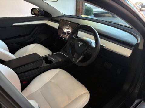 Tesla Model 3 Auto RWD 4dr 8