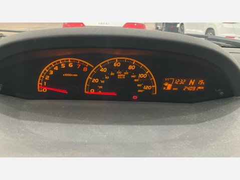 Toyota Yaris T SPIRIT MM VVT-I 11