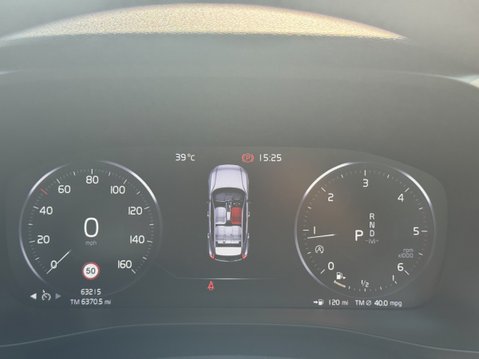 Volvo XC40 2.0 D3 Momentum SUV 5dr Diesel Auto Euro 6 (s/s) (150 ps) 17