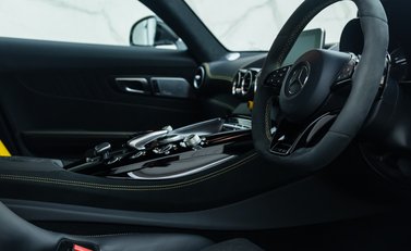 Mercedes-Benz AMG GT R 13