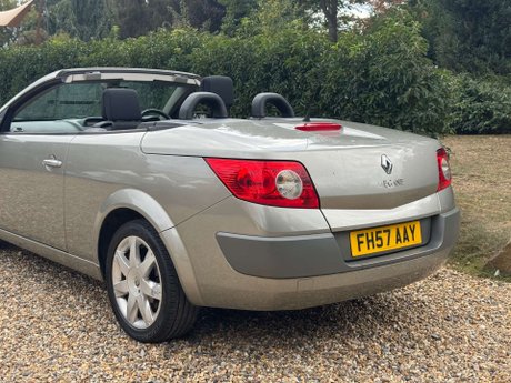 Renault Megane 1.6 Megane Dynamique 2dr 9