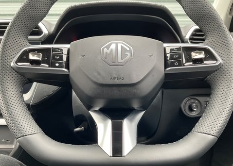 MG ZS 1.5 HYBRID+ TROPHY 23