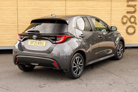 Toyota Yaris DESIGN FHEV