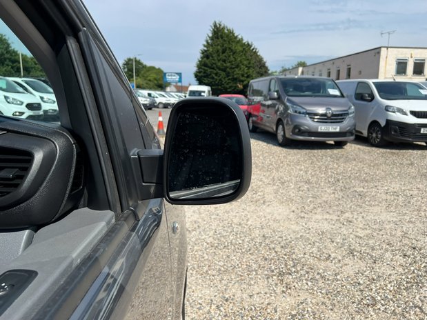 Vauxhall Vivaro SWB L1H1 Low Roof Sportive 2700 Air Con Sensors EURO 6 NO VAT 19