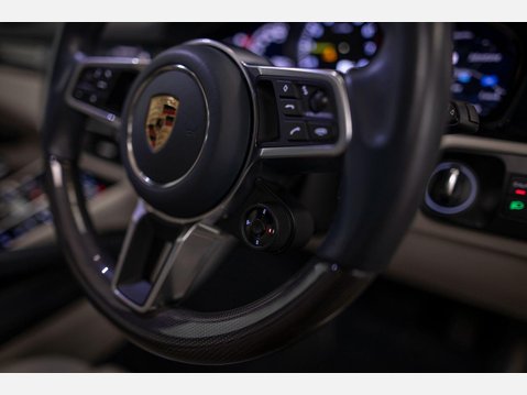 Porsche Cayenne 3.0 V6 E-Hybrid 17.9kWh Platinum Edition TiptronicS 4WD Euro 6 (s/s) 5dr (3 36