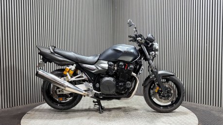 Yamaha XJR1300 RACER 2015 13K MOT MARCH 2027 WARRANTY MUSCLE BIKE 1