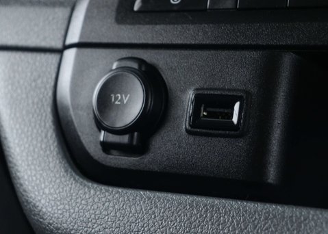 Vauxhall Vivaro 3100 75kWh Dynamic Panel Van 5dr Electric Auto L2 H1 (136 ps) 26