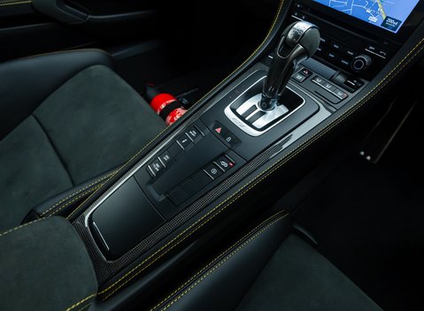 Porsche Cayman GT4 (718) 23