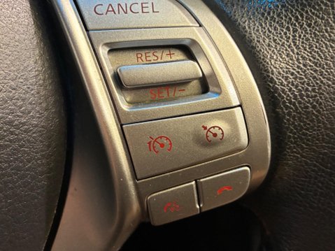 Nissan Navara 2.3 dCi Tekna 4WD Euro 6 (s/s) 4dr 32