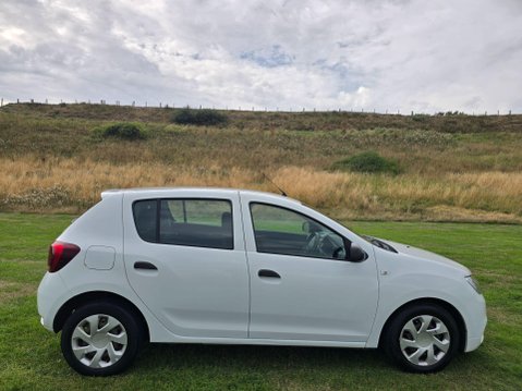 Dacia Sandero 1.0 SCe Essential Euro 6 5dr 11