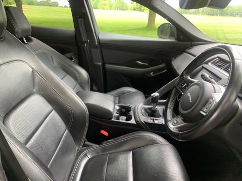 Jaguar E-Pace 2.0 Diesel R-DYNAMIC S 19