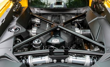 Lamborghini Aventador LP700-4 25