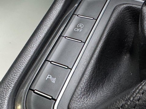 Volkswagen Tiguan 2.0 TDI SE Navigation DSG 4Motion Euro 6 (s/s) 5dr 35