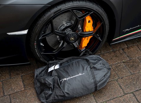 Lamborghini Huracan LP640-4 Performante 27