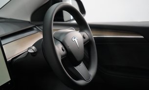 Tesla Model Y PERFORMANCE AWD GROK AI Assistant Solid Black Black Interior One Owner VATQ 18