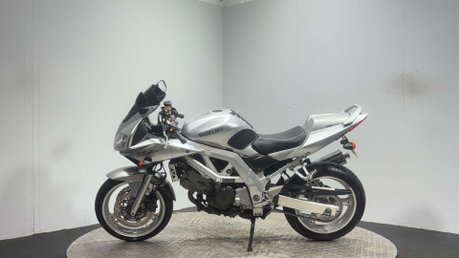 Suzuki SV650 SV650 2003 31K LONG MOT PERFECT A2 BIKE VTWIN SERVICED 650CC 4