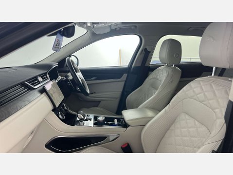 Jaguar F-Pace 2.0 F-PACE HSE D MHEV AWD Auto 4WD 5dr 7