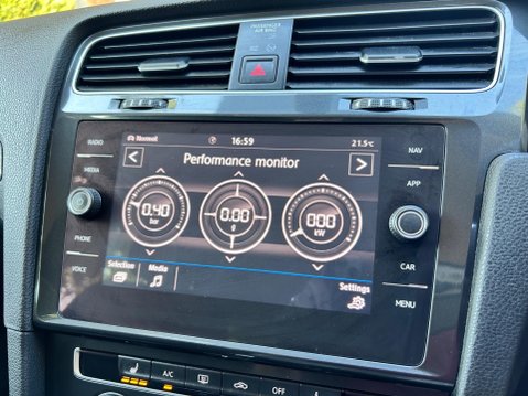 Volkswagen Golf SE NAVIGATION TSI EVO DSG 31